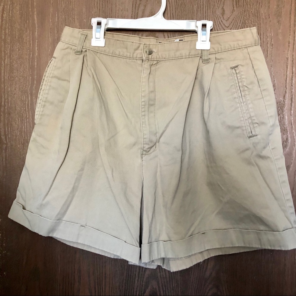 Khaki shorts 🩳
